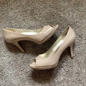 Nude Bandolino size 7.5 Pumps